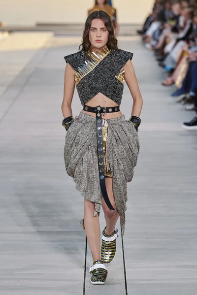 Look 11